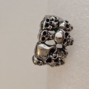 MANY SKULLS Size 14 Silvertone Ring